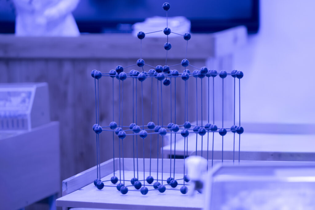 molecular crystal cell model of chemistry element